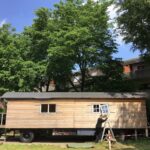 Unser Bauwagen: die Türen sind drin!